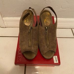 Aerosoles snake print heels